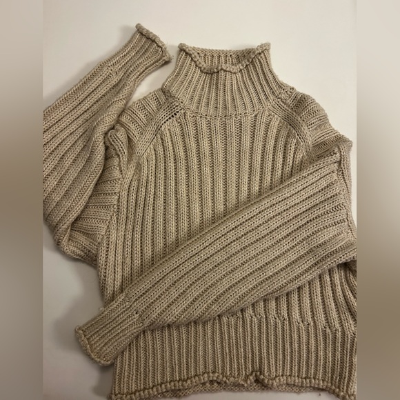 H&M Chunky Knit turtle neck sweater (beige) - Picture 2 of 3
